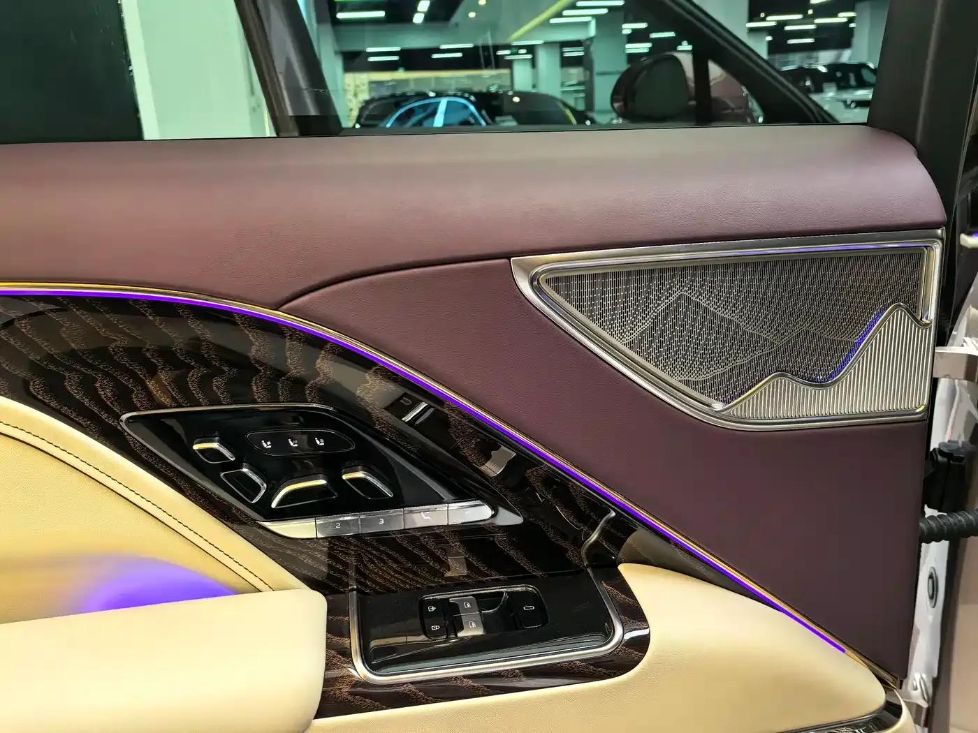 Hongqi Golden Sunflower Elegant 2024 Model 4.0T V8 — миниатюра 10