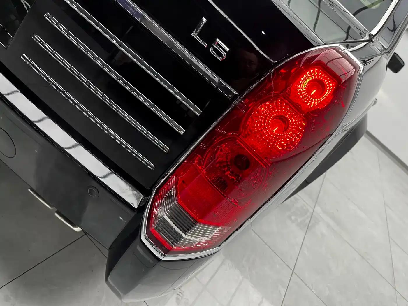 Hongqi Golden Sunflower National Gift 2014 Model 6.0L Flagship Edition — миниатюра 16