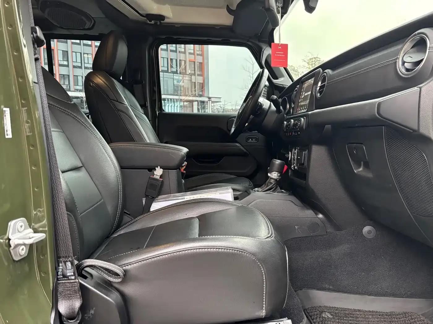 Gladiator 2022 3.6L First Edition — миниатюра 13