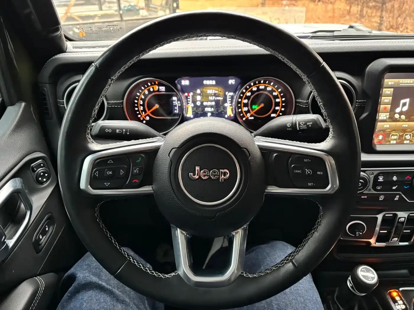 Gladiator 2022 3.6L First Edition — миниатюра 16