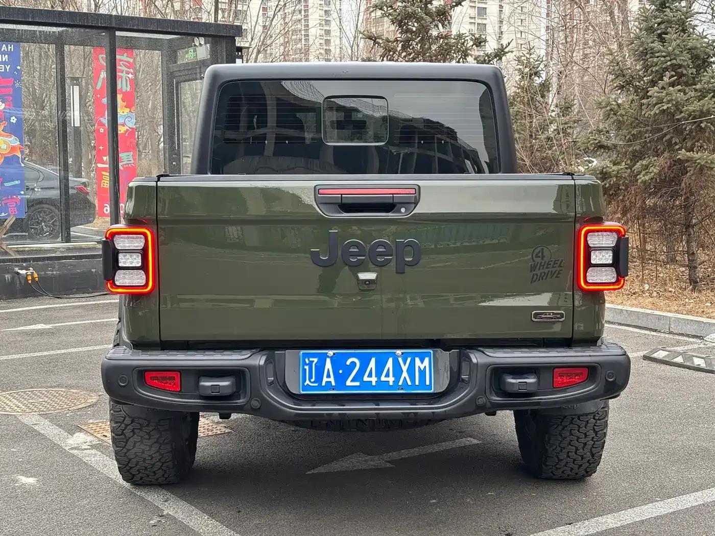 Gladiator 2022 3.6L First Edition — миниатюра 4