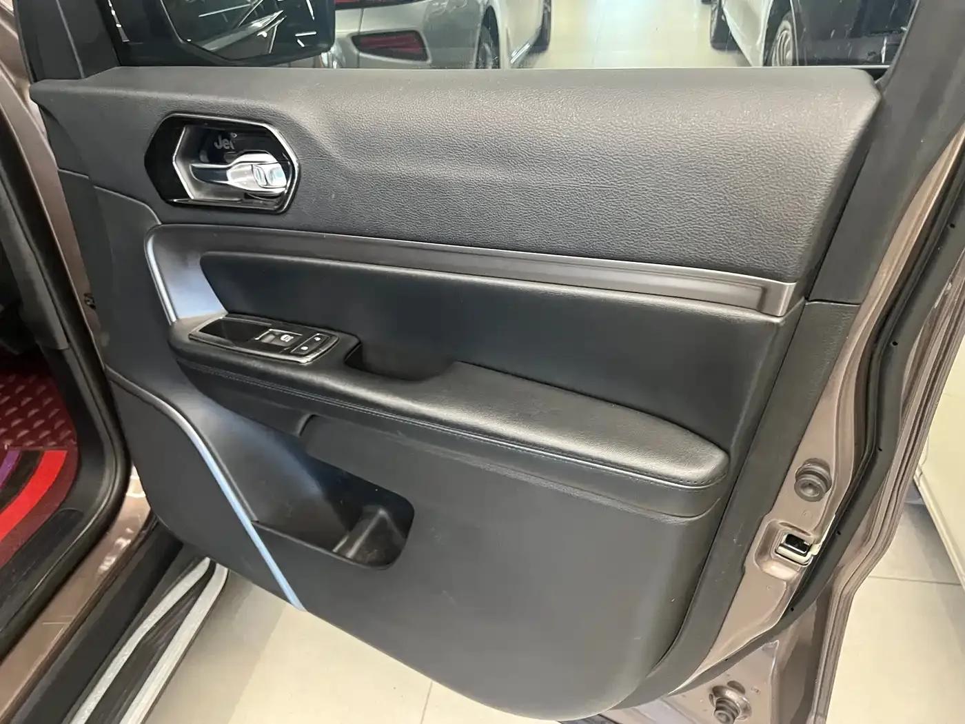 Commander 2018 2.0T 2WD Enjoy Edition (National V Emission Standard) — миниатюра 13