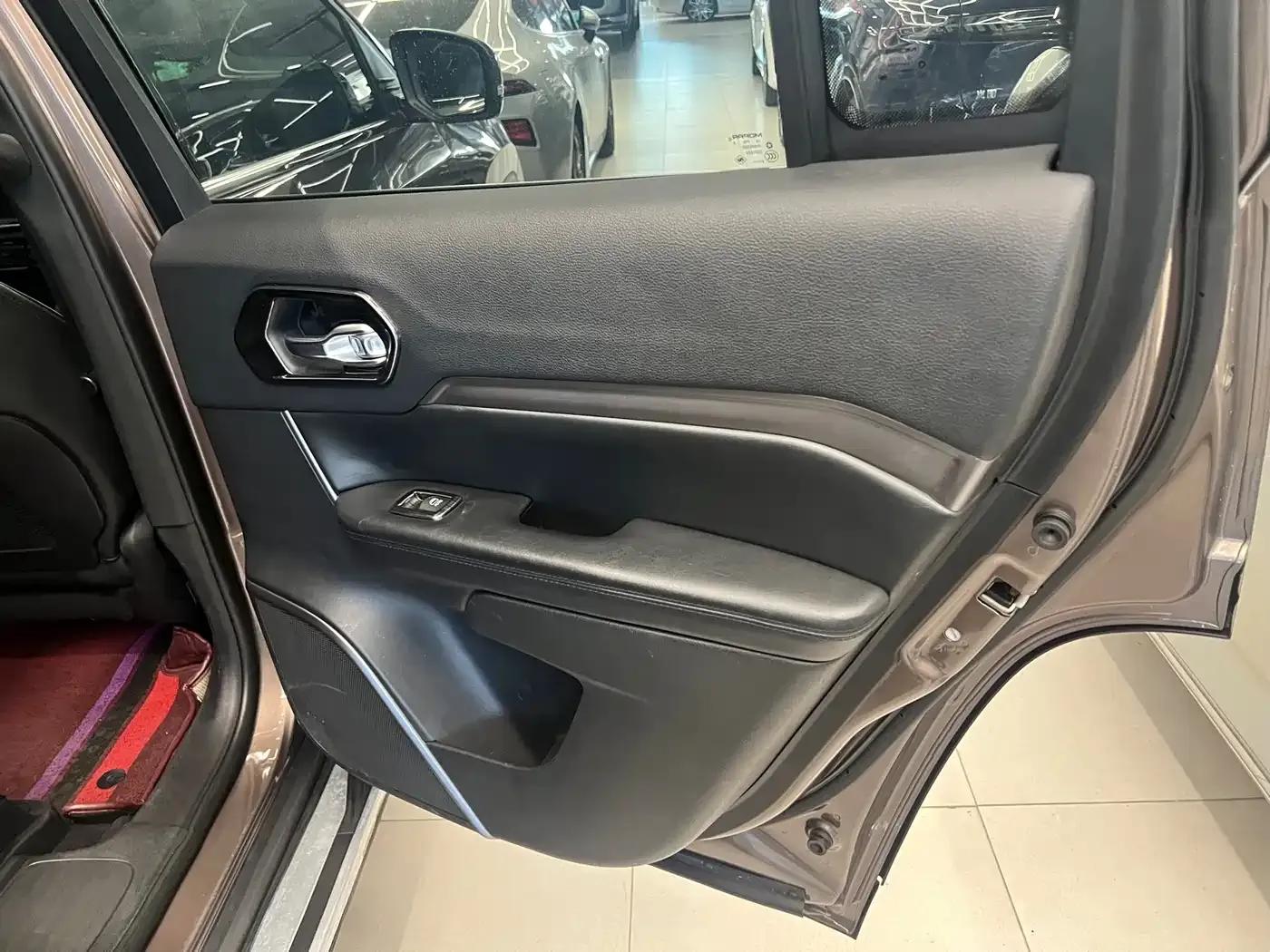 Commander 2018 2.0T 2WD Enjoy Edition (National V Emission Standard) — миниатюра 19
