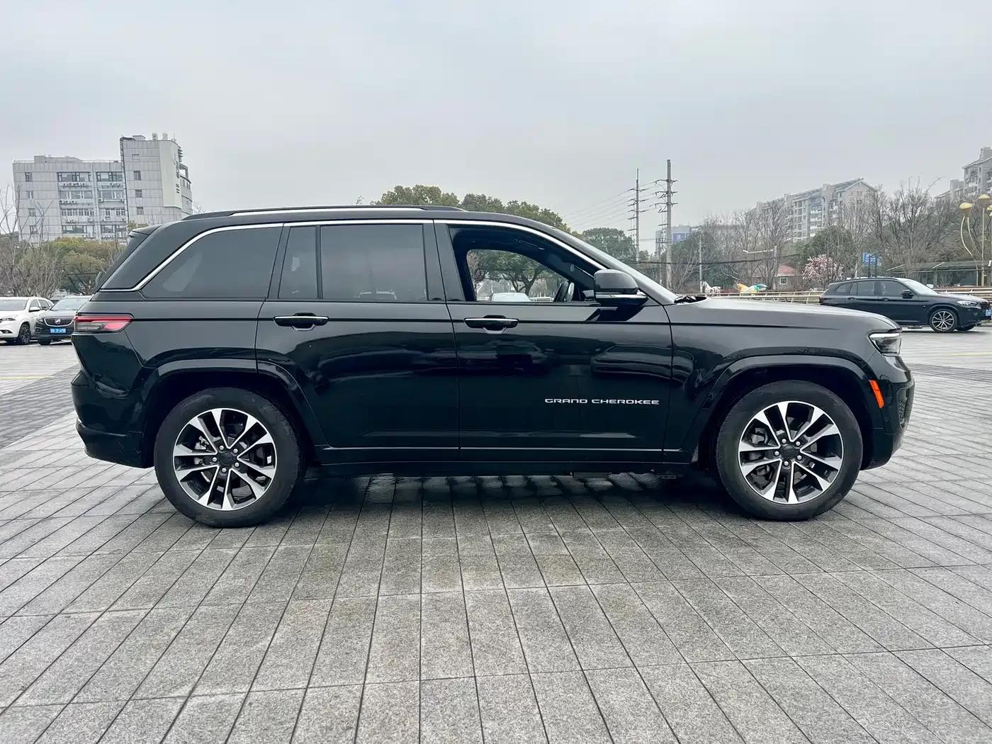 2023 Jeep Grand Cherokee 4xe Imported Model 4xe Peak Edition — миниатюра 6