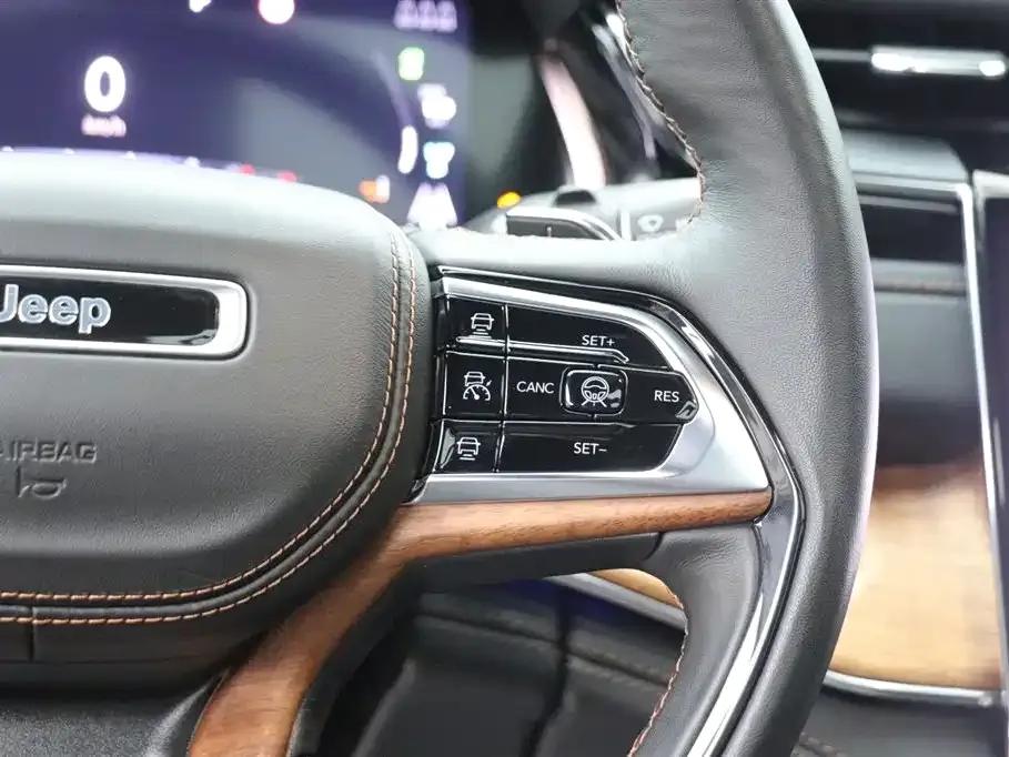 2023 Jeep Grand Cherokee 4xe (Imported) 4xe Premium Edition — миниатюра 16