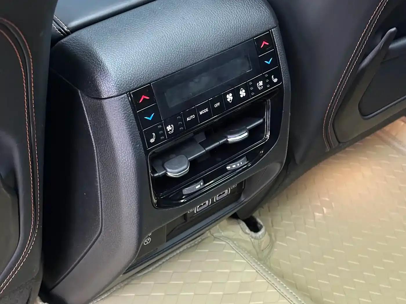2023 Jeep Grand Cherokee 4xe Imported Model 4xe Peak Edition — миниатюра 15