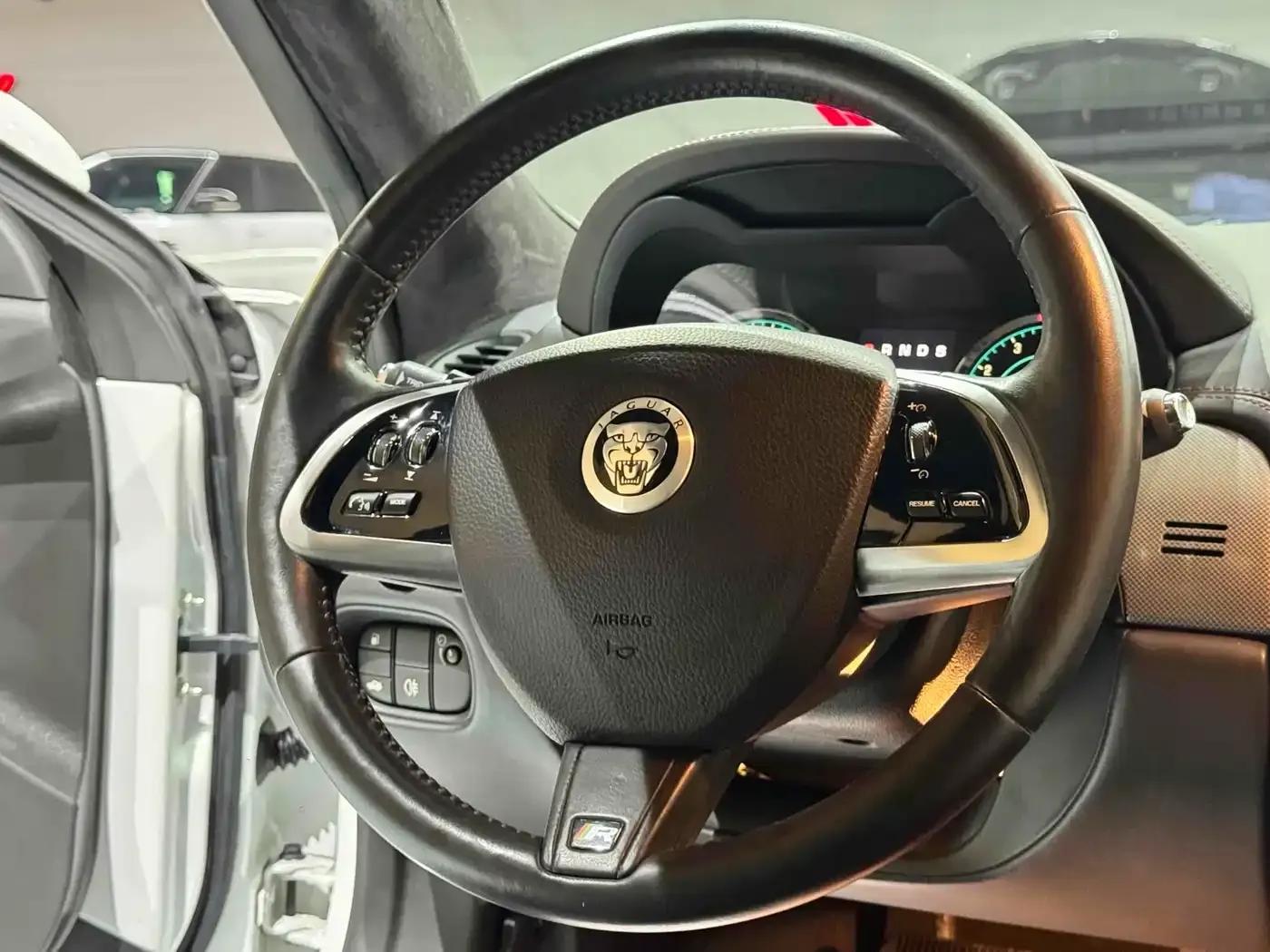 2012 Jaguar XK R 5.0L Supercharged Hardtop — миниатюра 13