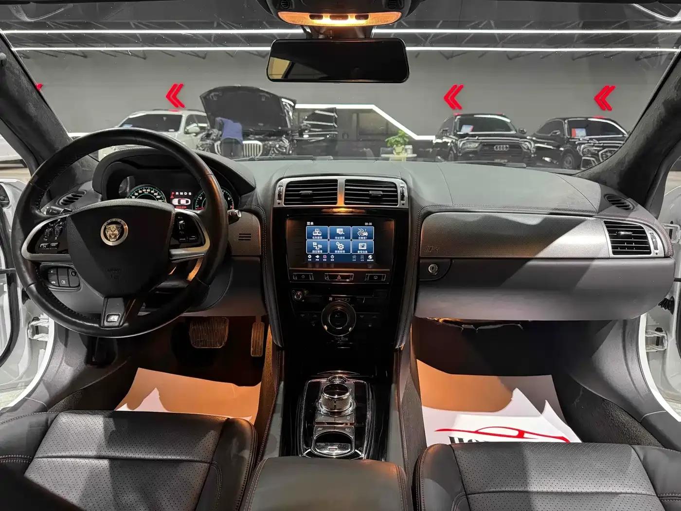 2012 Jaguar XK R 5.0L Supercharged Hardtop — миниатюра 14