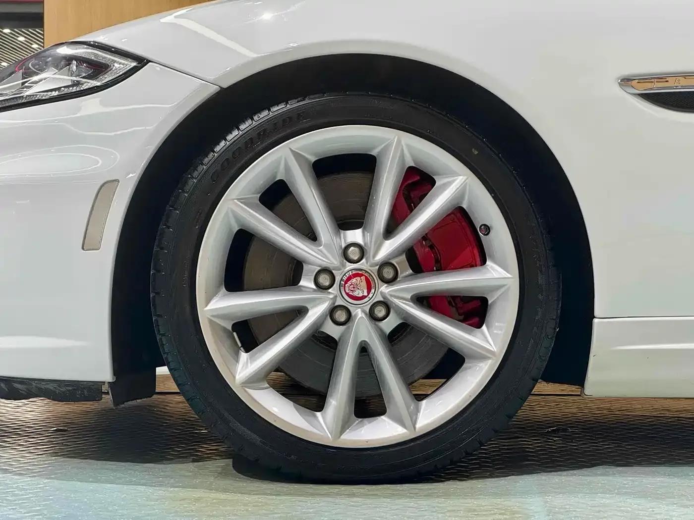 2012 Jaguar XK R 5.0L Supercharged Hardtop — миниатюра 18