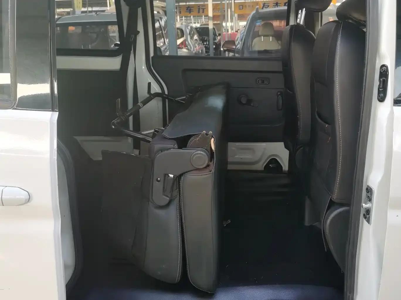 Golden Lion M Classic 2024 Model 1.5L Touring Lion Bus (5 Seats) — миниатюра 11