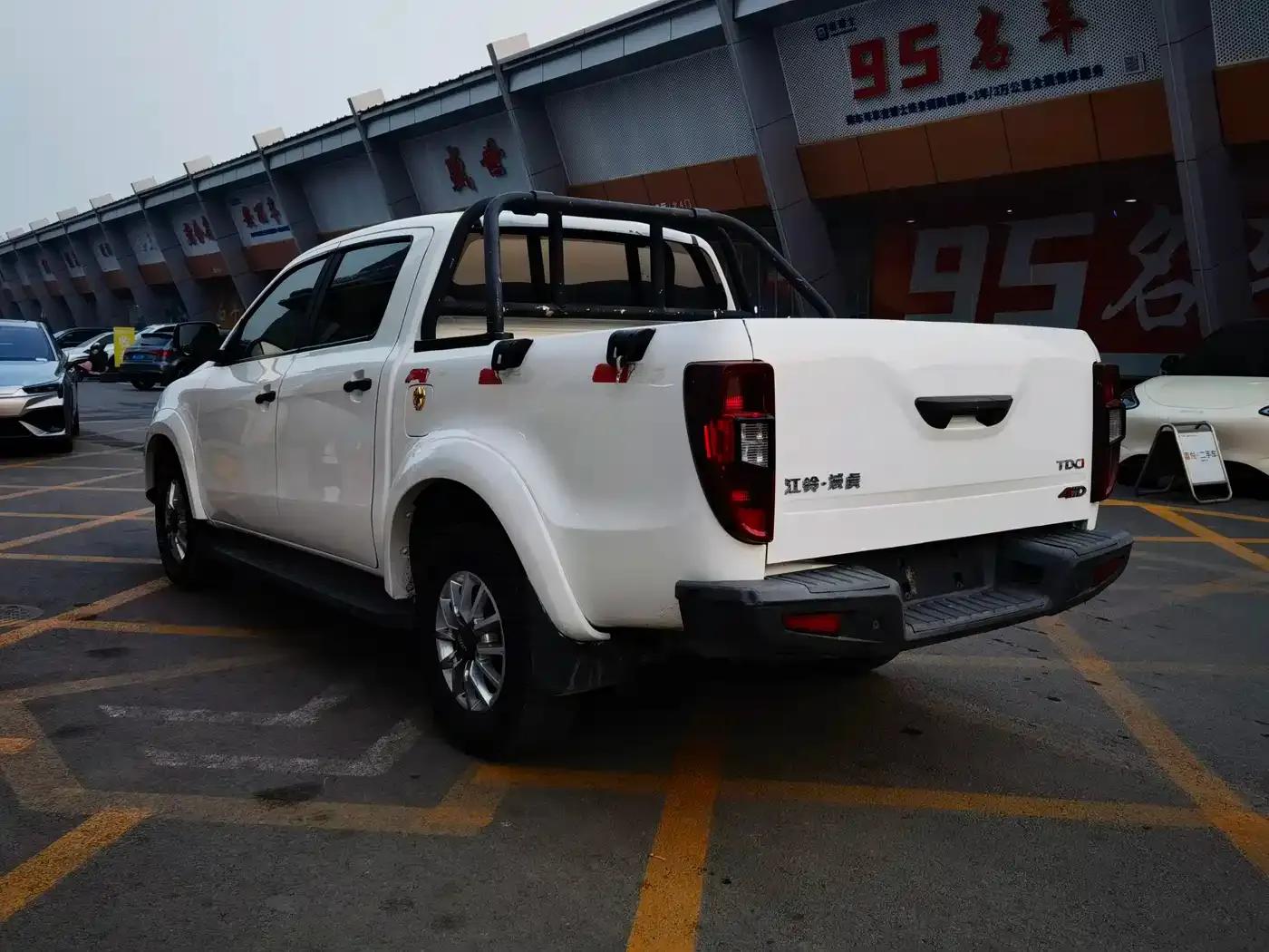 Yuhu 3 2018 2.5T Diesel 2WD Luxury Edition Standard Wheelbase — миниатюра 5