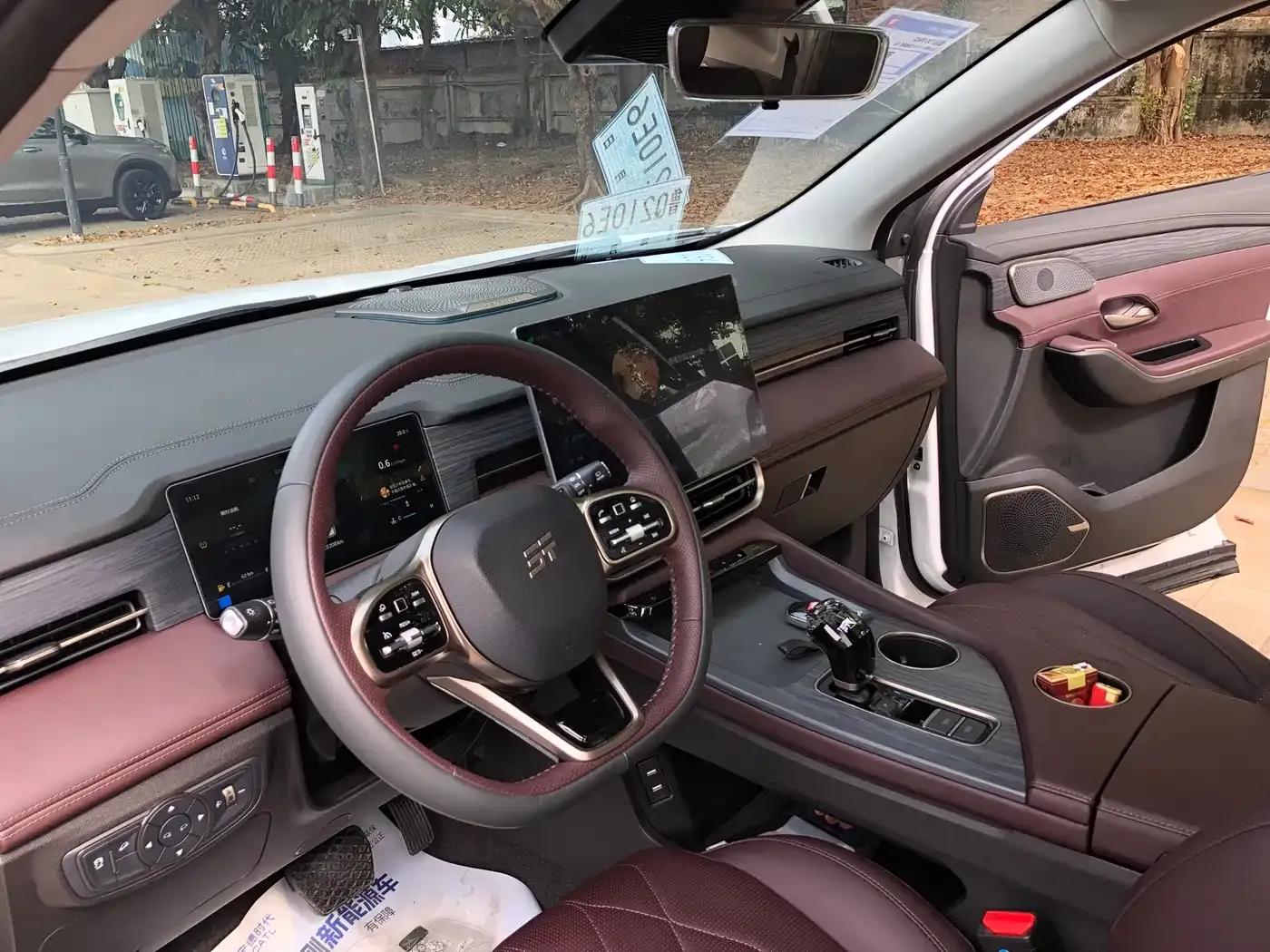 Jetour X90 PRO 2024 2.0T DCT Luxury Edition 5-seater — миниатюра 13