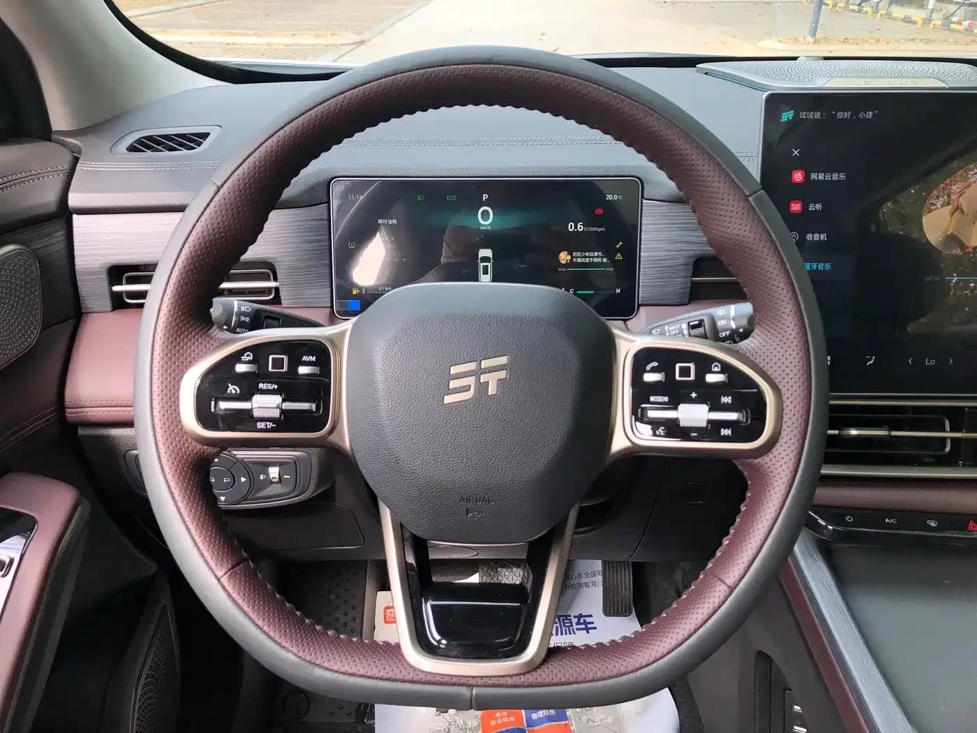Jetour X90 PRO 2024 2.0T DCT Luxury Edition 5-seater — миниатюра 17