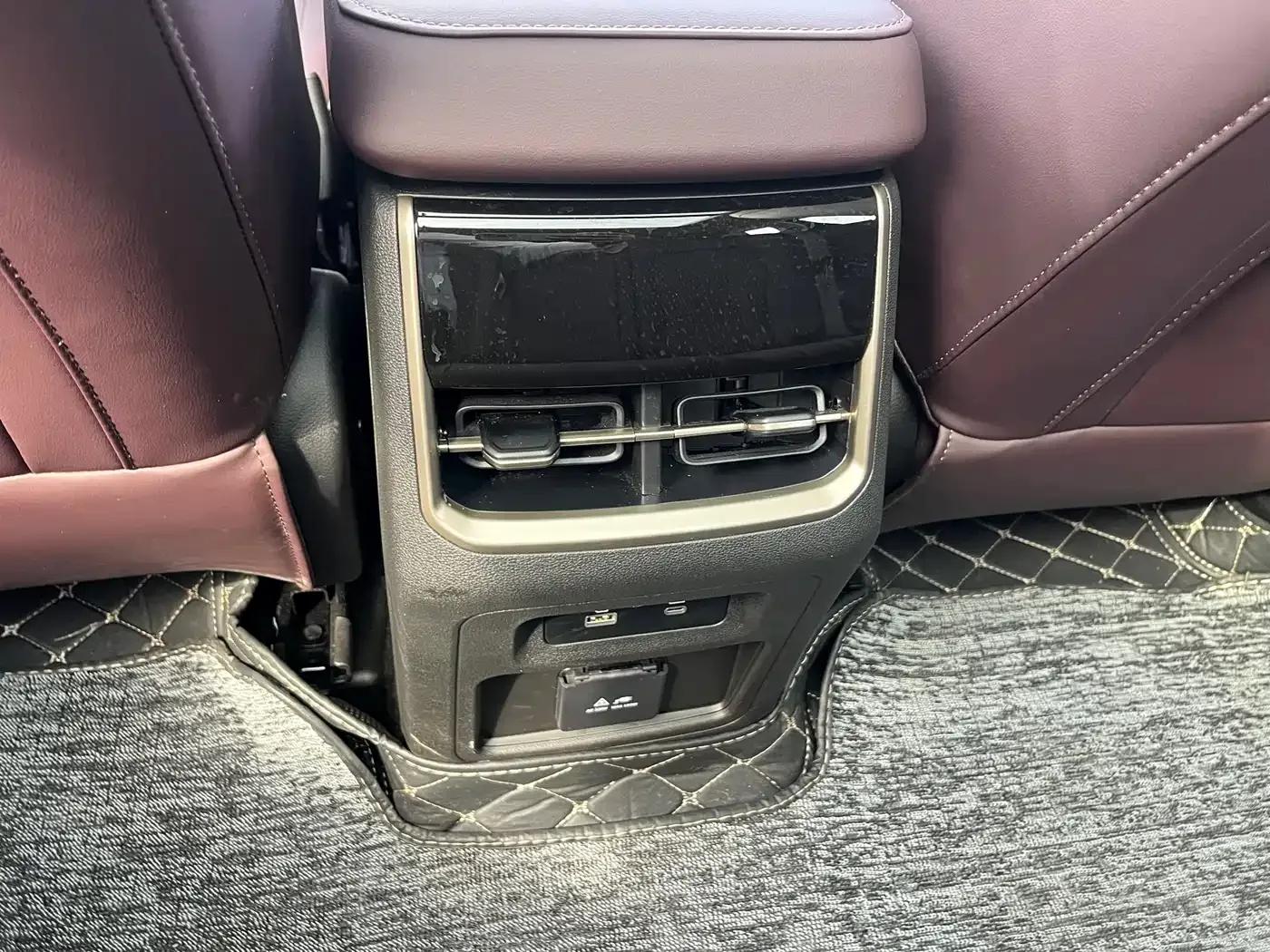 Jetour X90 PRO 2024 2.0T DCT Luxury Edition 5-seater — миниатюра 8