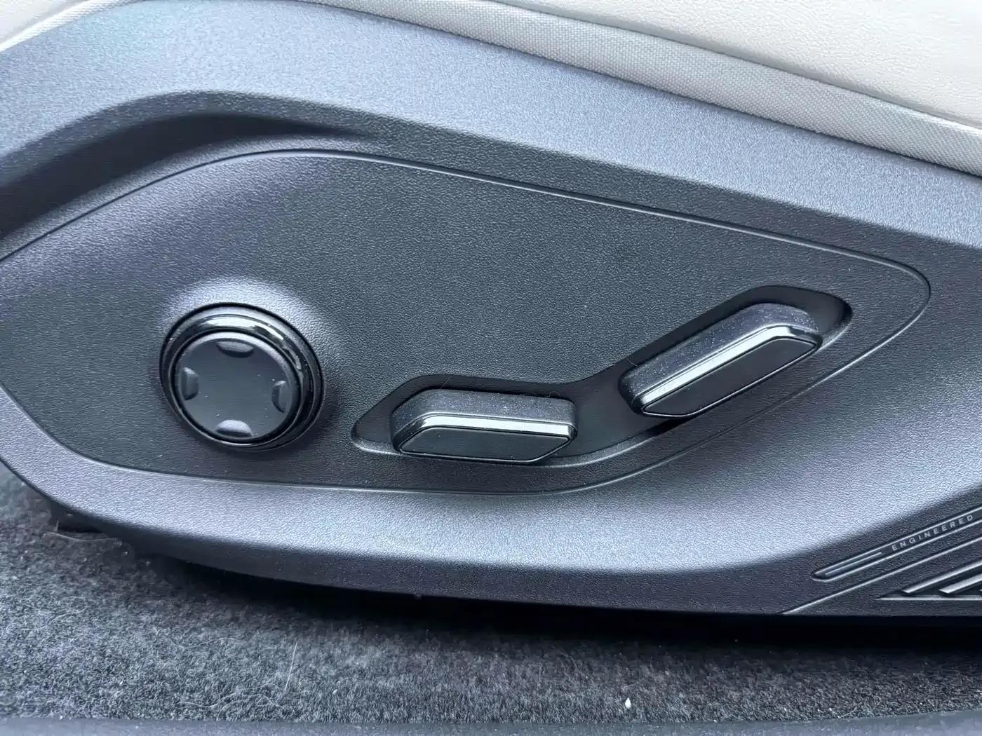 2024 Geely X7 Standard Edition — миниатюра 23