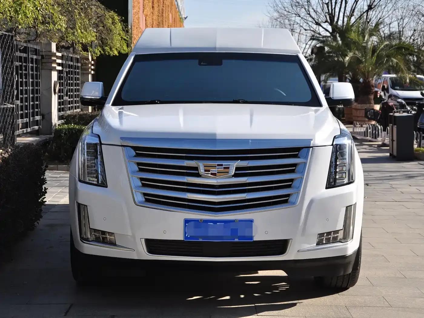 2017 Cadillac Escalade 6.2L ESV Platinum Edition Extended Wheelbase — миниатюра 2