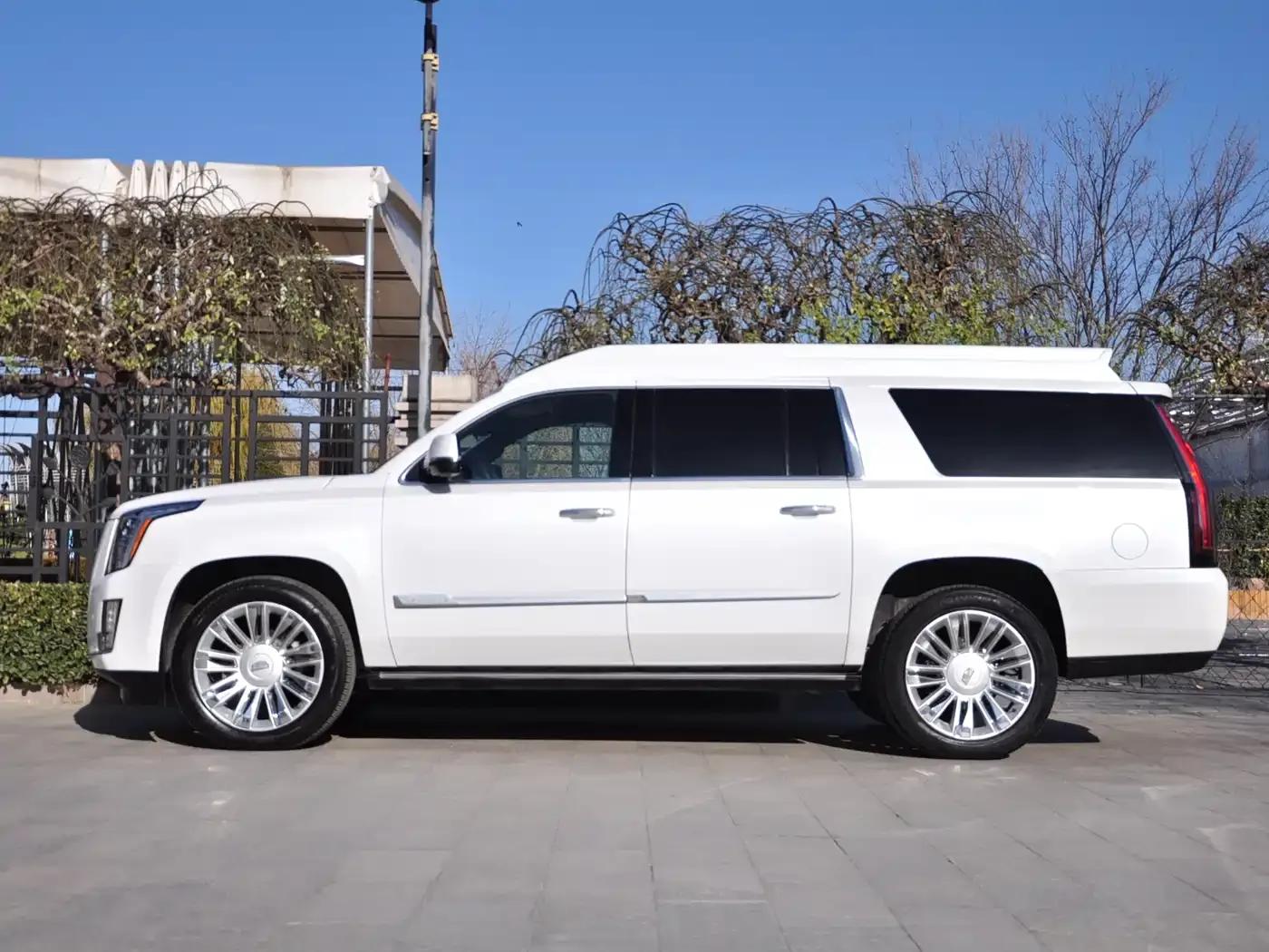 2017 Cadillac Escalade 6.2L ESV Platinum Edition Extended Wheelbase — миниатюра 3