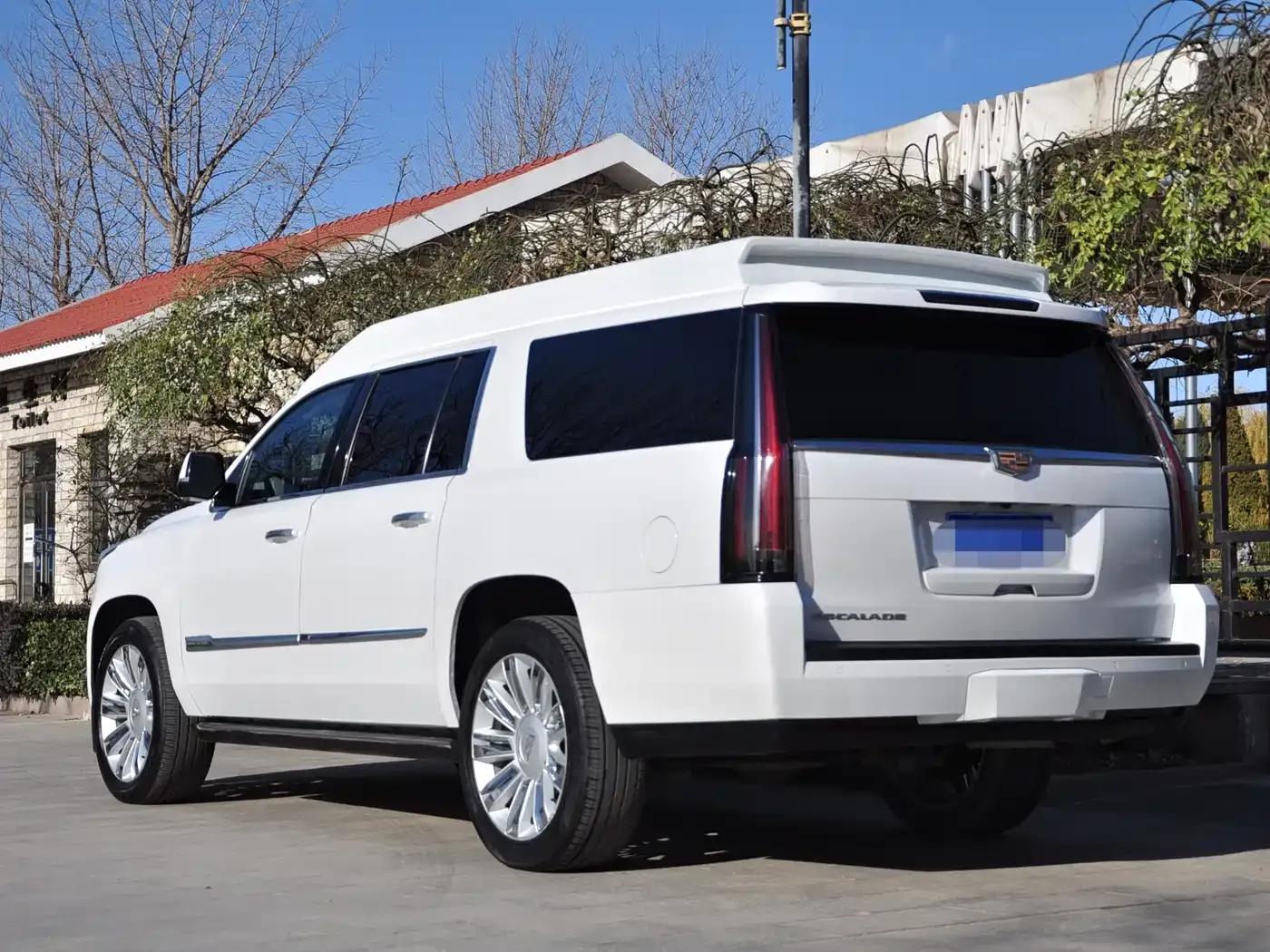 2017 Cadillac Escalade 6.2L ESV Platinum Edition Extended Wheelbase — миниатюра 4