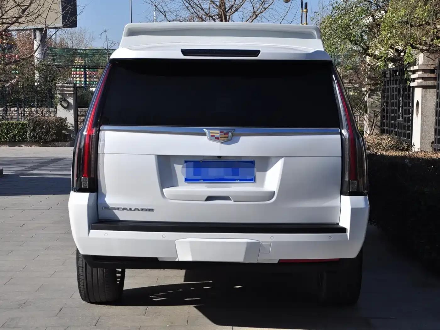 2017 Cadillac Escalade 6.2L ESV Platinum Edition Extended Wheelbase — миниатюра 5