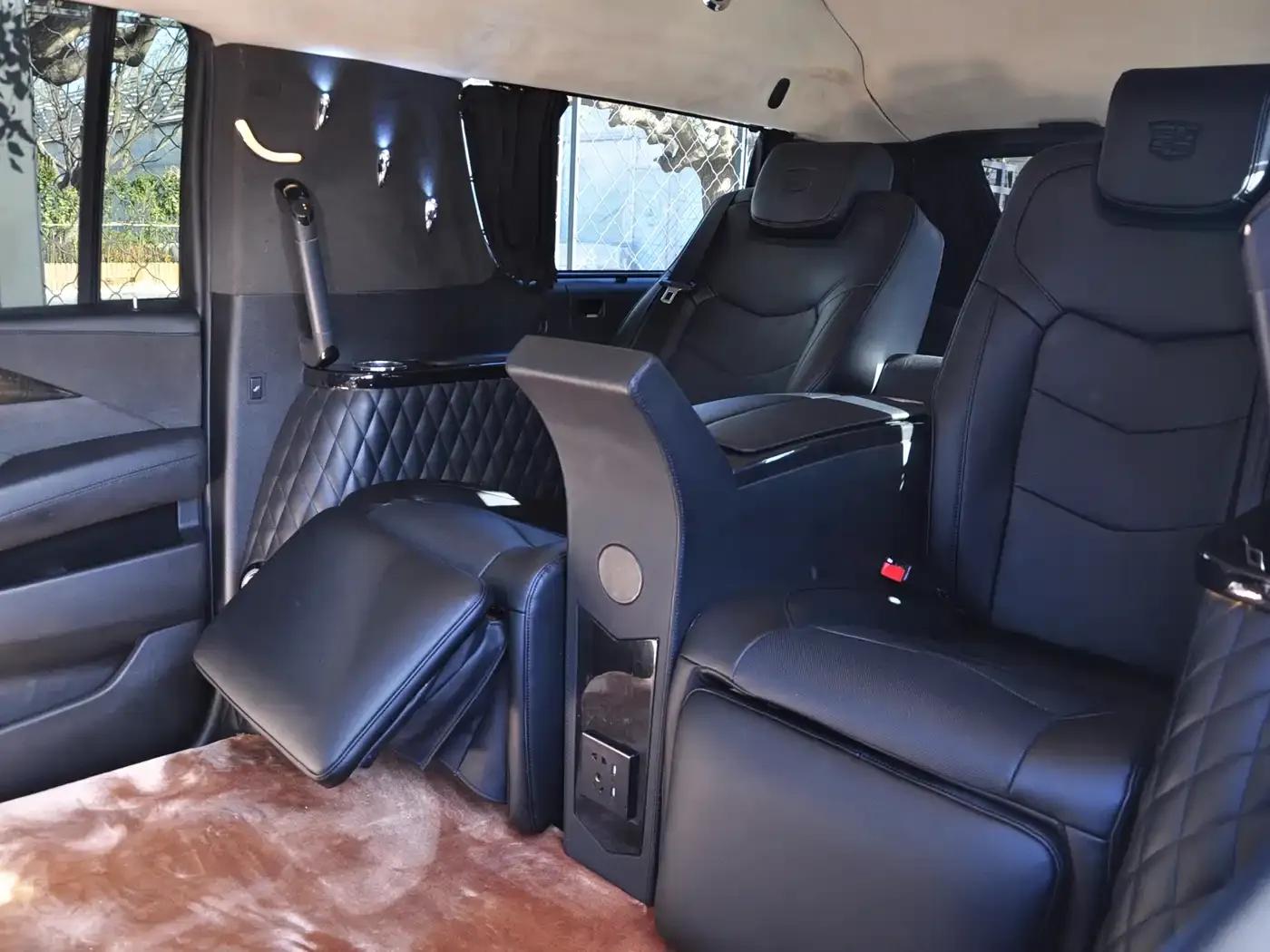 2017 Cadillac Escalade 6.2L ESV Platinum Edition Extended Wheelbase — миниатюра 8