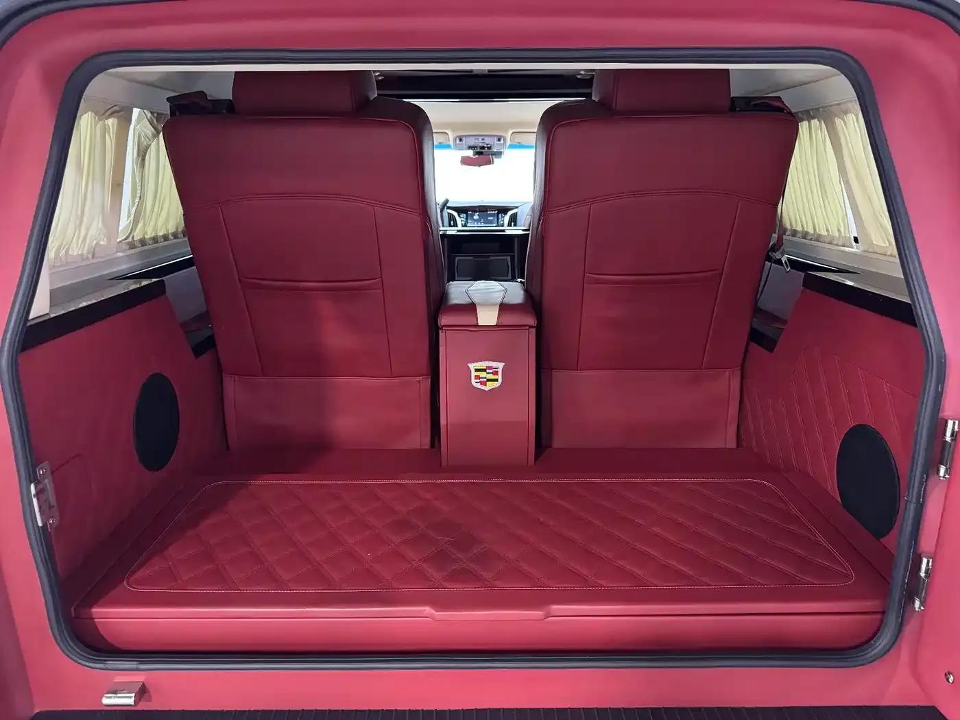 2017 Cadillac Escalade 6.2L ESV Platinum Edition Extended Wheelbase — миниатюра 13