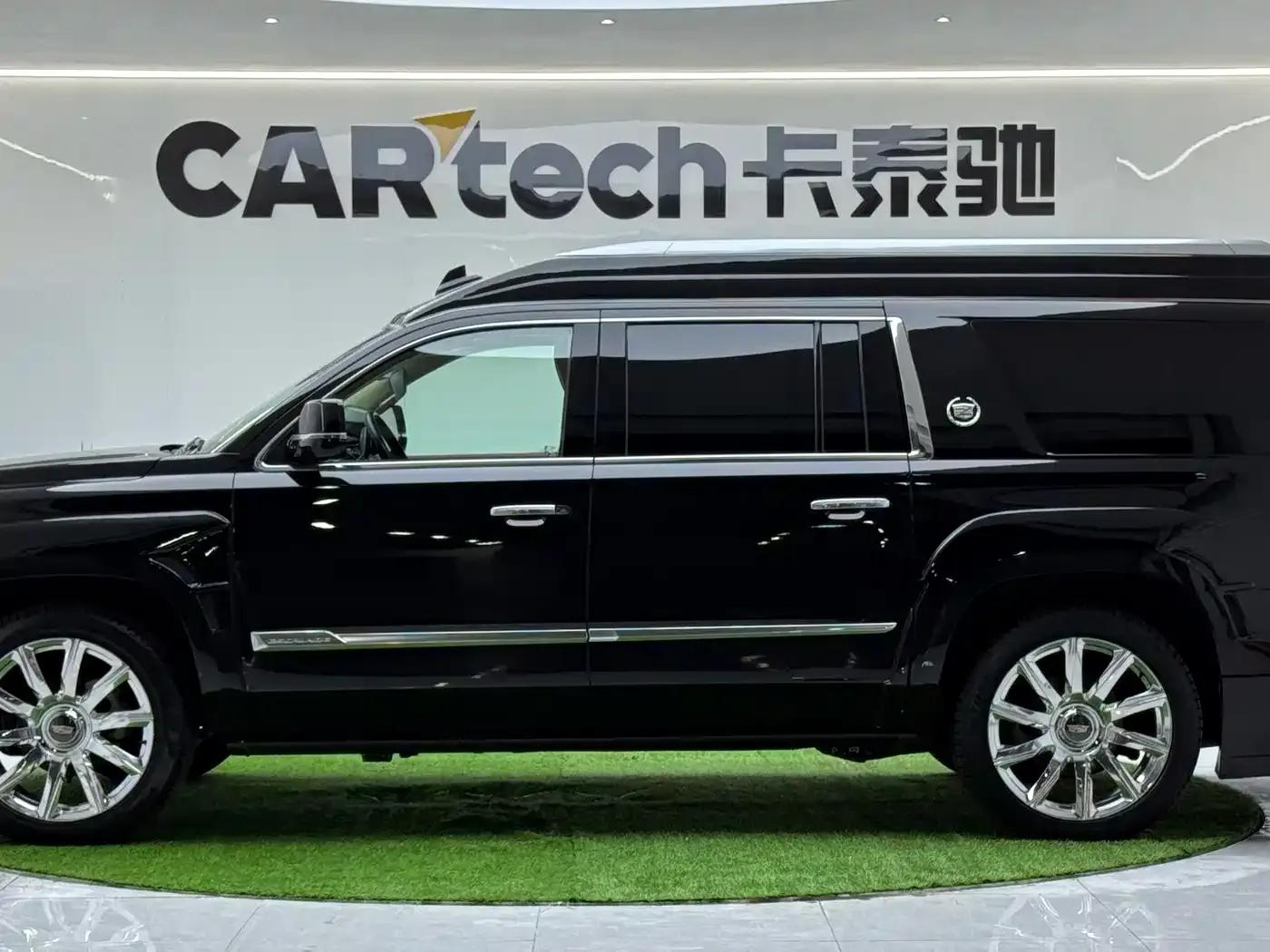 2017 Cadillac Escalade 6.2L ESV Platinum Edition Extended Wheelbase — миниатюра 3