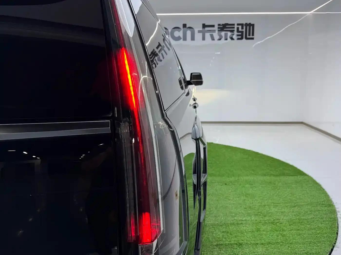 2017 Cadillac Escalade 6.2L ESV Platinum Edition Extended Wheelbase — миниатюра 10