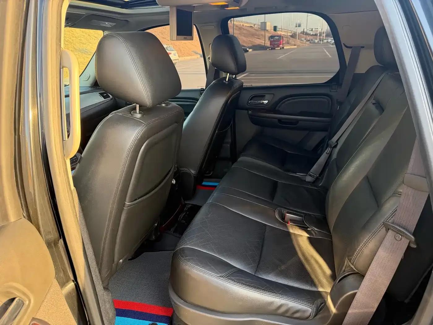 2010 Cadillac Escalade 6.0 Hybrid — миниатюра 12