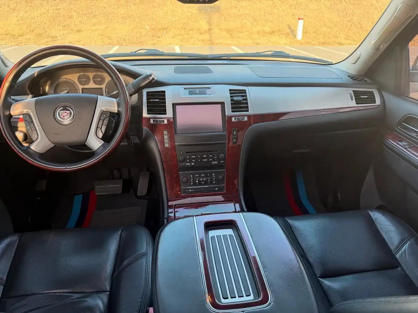 2010 Cadillac Escalade 6.0 Hybrid — миниатюра 14