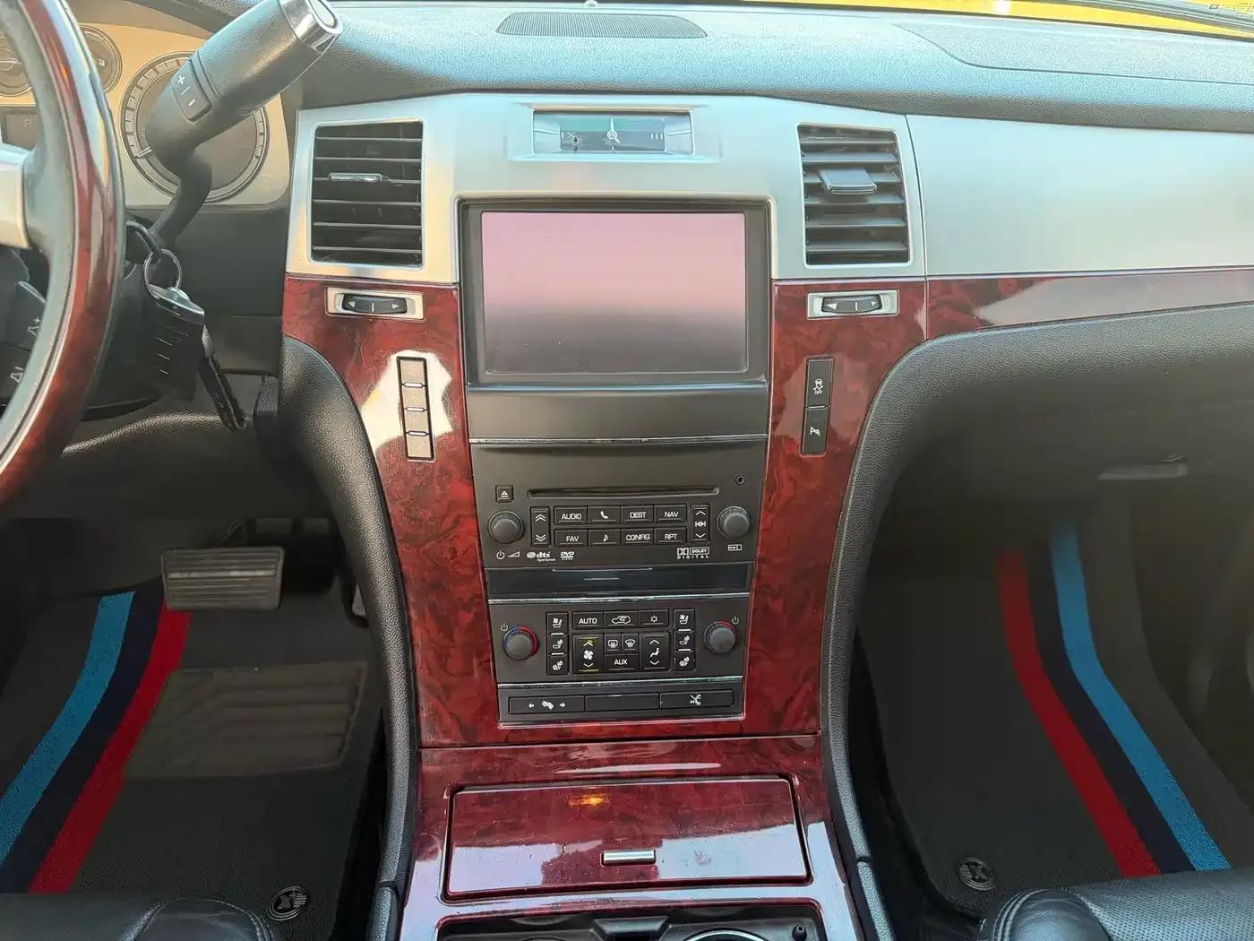 2010 Cadillac Escalade 6.0 Hybrid — миниатюра 16