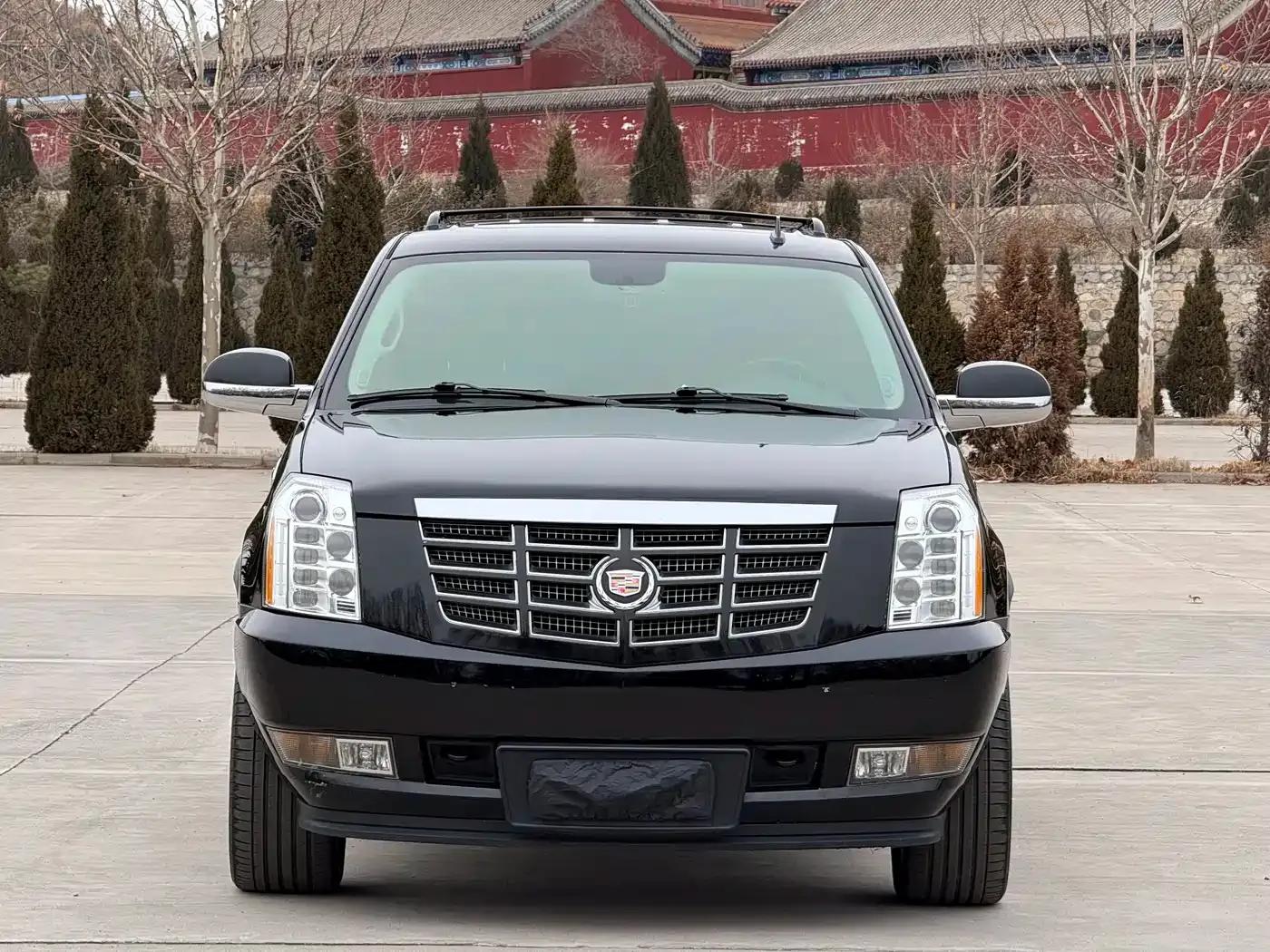 2010 Cadillac Escalade 6.0 Hybrid — миниатюра 2