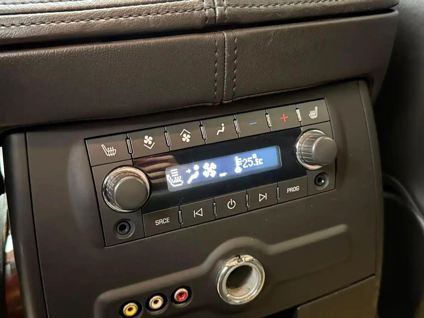 2010 Cadillac Escalade 6.0 Hybrid — миниатюра 19