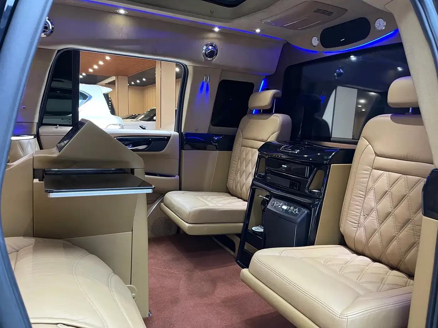 2017 Cadillac Escalade 6.2L ESV Platinum Edition Extended Wheelbase — миниатюра 12