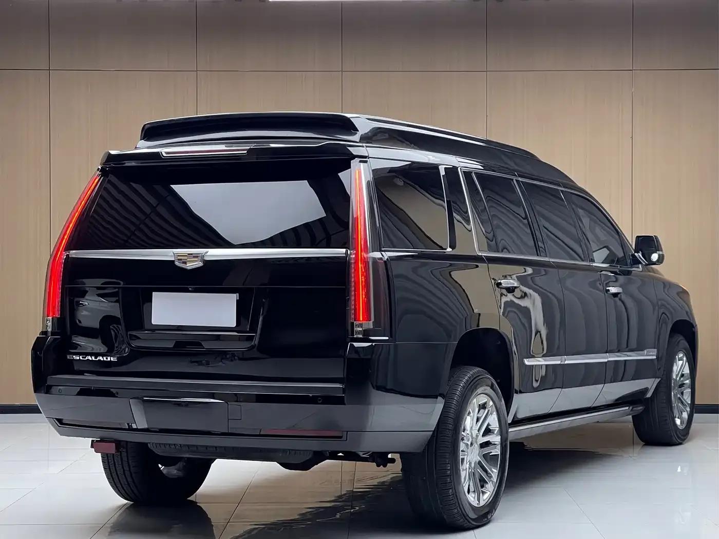 2017 Cadillac Escalade 6.2L ESV Platinum Edition Extended Wheelbase — миниатюра 3