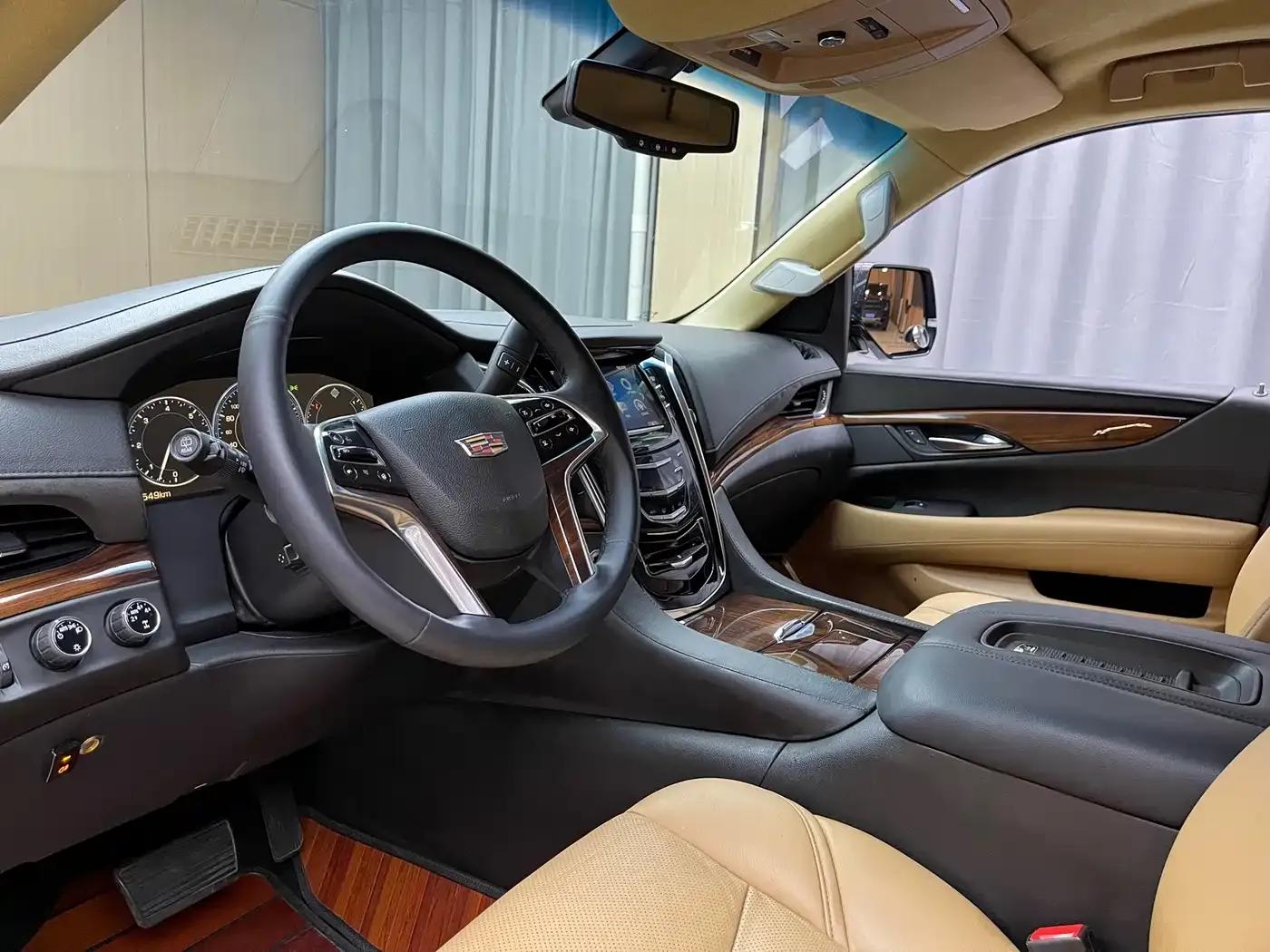 2017 Cadillac Escalade 6.2L ESV Platinum Edition Extended Wheelbase — миниатюра 4