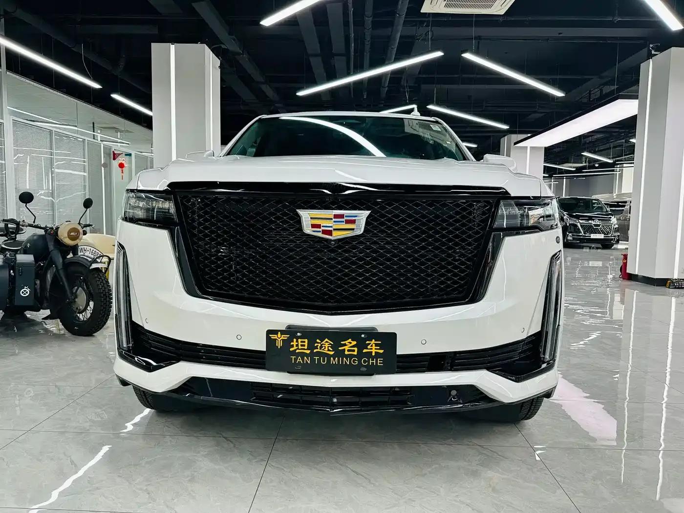 2017 Cadillac Escalade 6.2L ESV Platinum Edition Extended Wheelbase — миниатюра 2