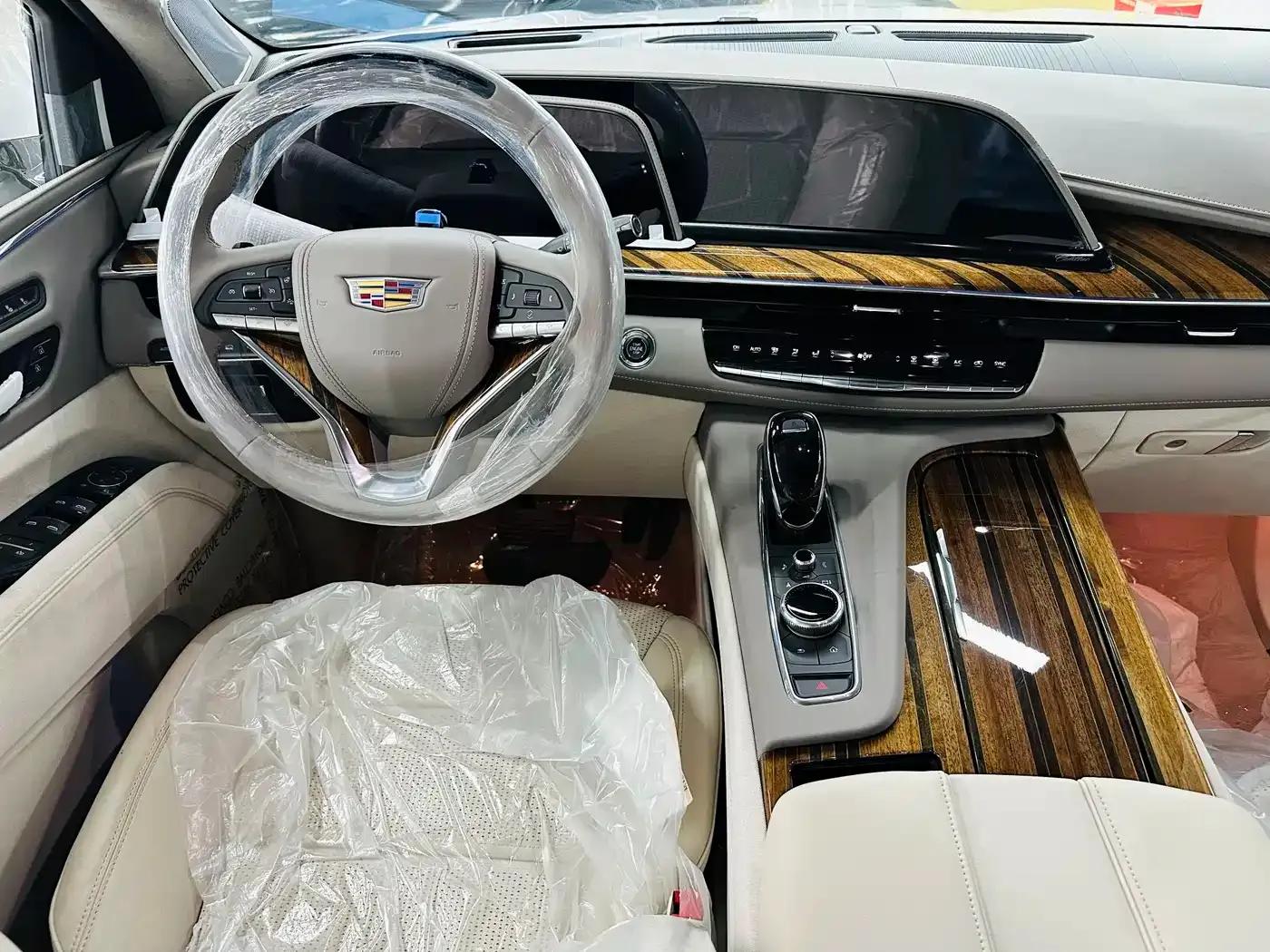 2017 Cadillac Escalade 6.2L ESV Platinum Edition Extended Wheelbase — миниатюра 4