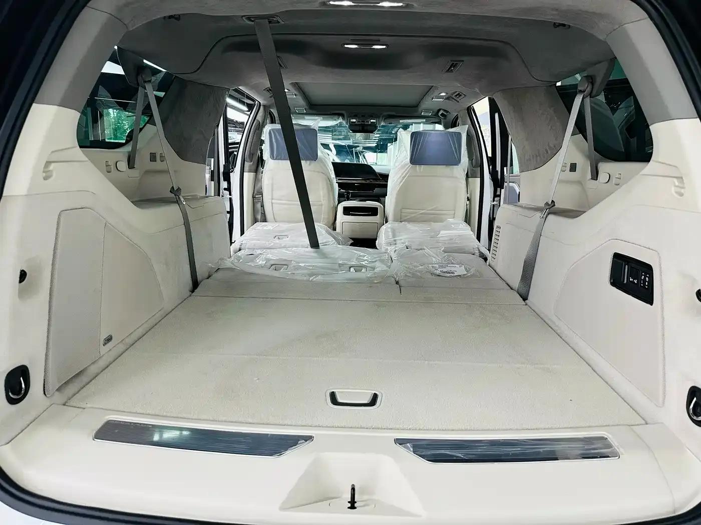 2017 Cadillac Escalade 6.2L ESV Platinum Edition Extended Wheelbase — миниатюра 6