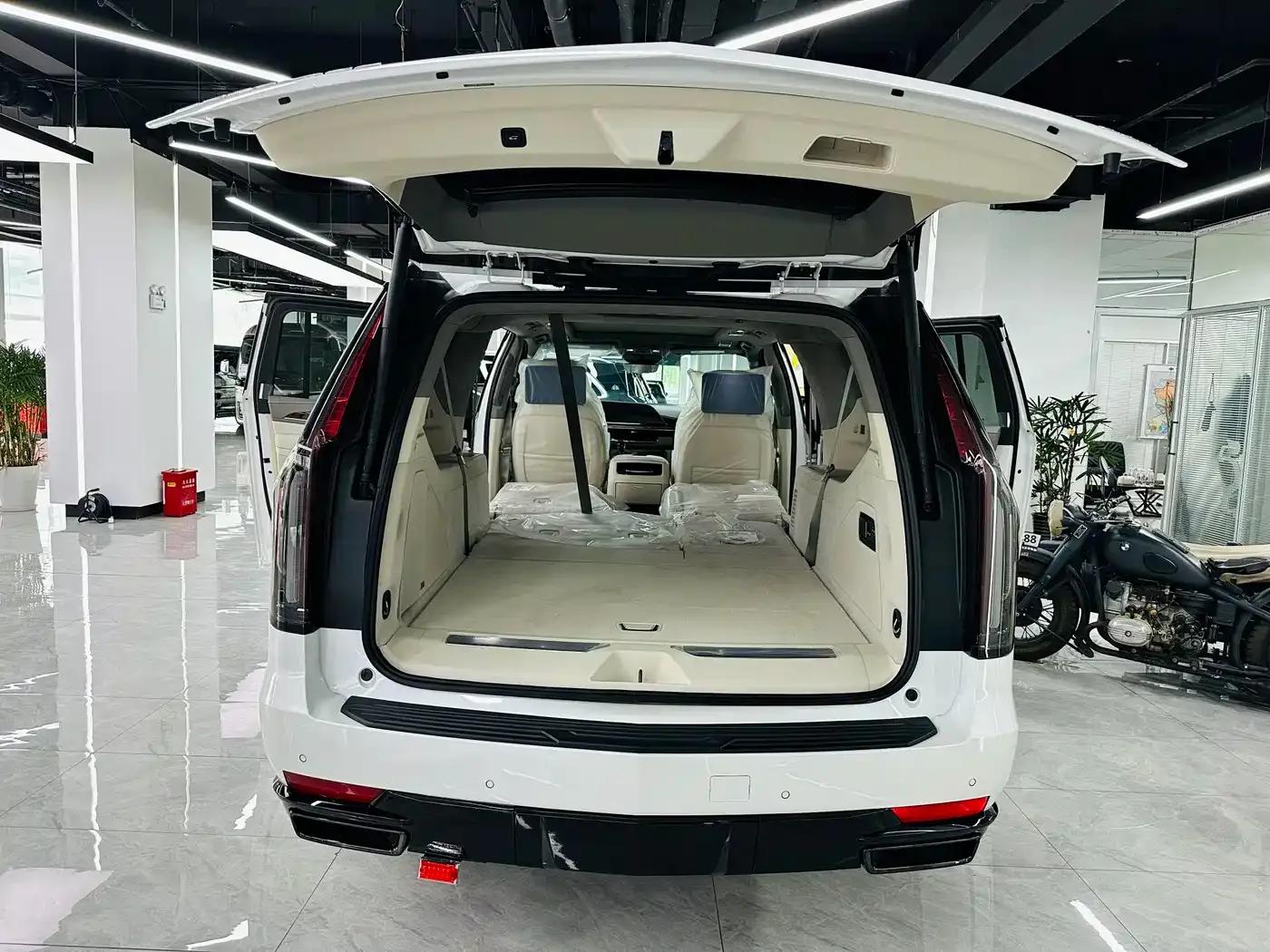 2017 Cadillac Escalade 6.2L ESV Platinum Edition Extended Wheelbase — миниатюра 7