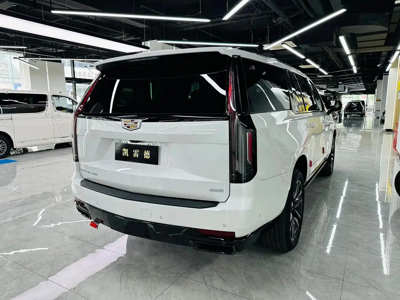 2017 Cadillac Escalade 6.2L ESV Platinum Edition Extended Wheelbase — миниатюра 8