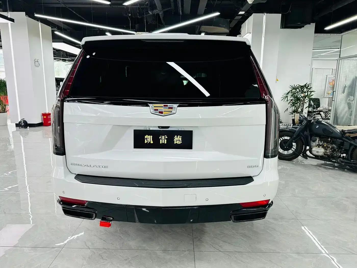 2017 Cadillac Escalade 6.2L ESV Platinum Edition Extended Wheelbase — миниатюра 9