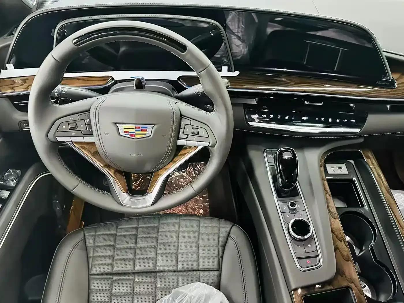 2024 Cadillac Escalade 6.2L Automatic — миниатюра 4