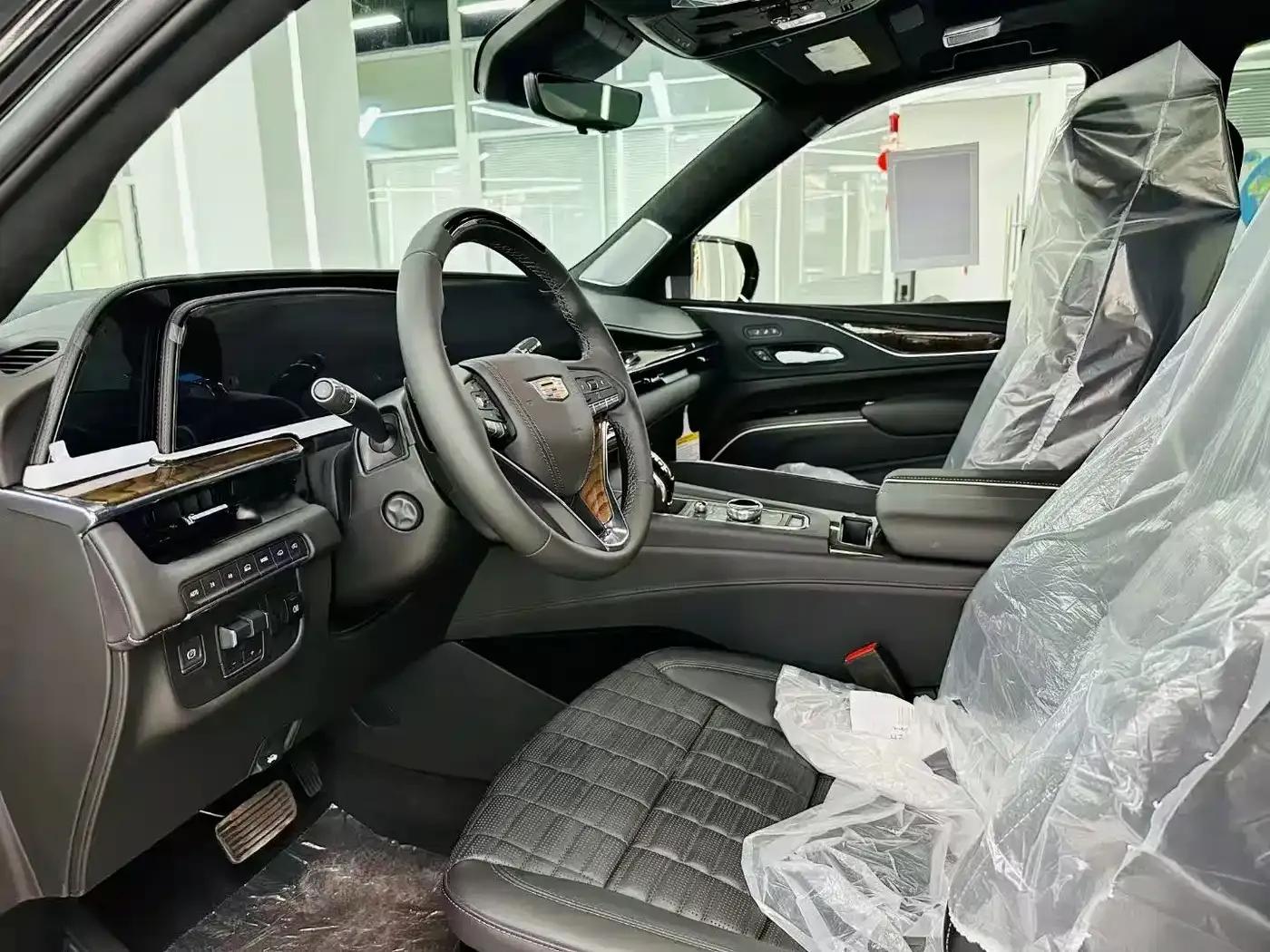 2024 Cadillac Escalade 6.2L Automatic — миниатюра 5