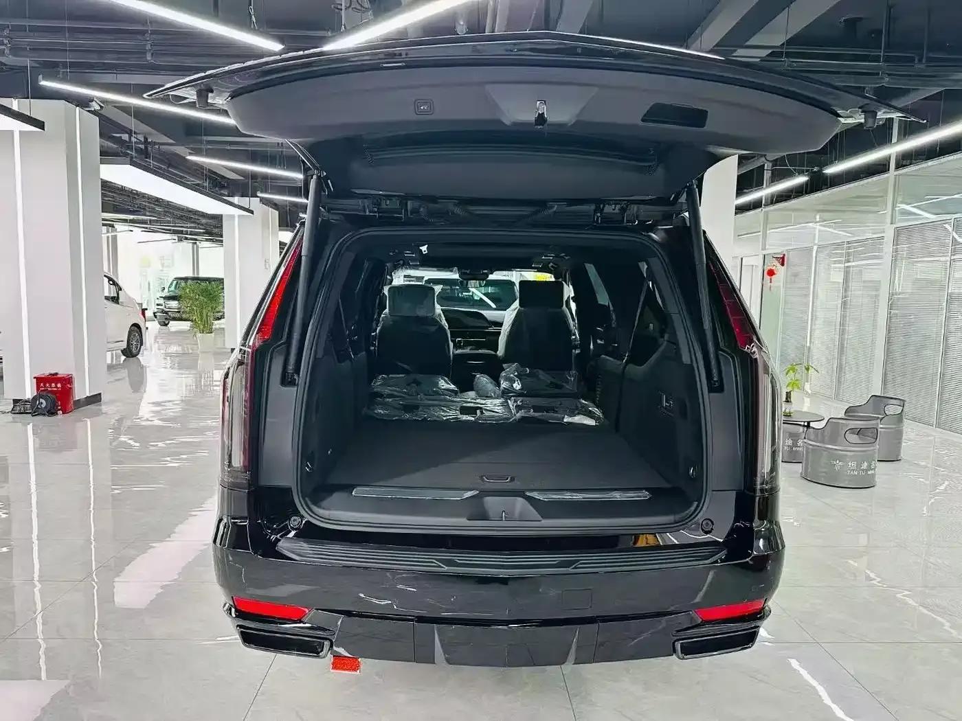 2024 Cadillac Escalade 6.2L Automatic — миниатюра 8