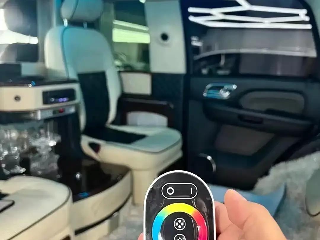 2013 Cadillac Escalade 6.2L ESV Platinum Edition Extended Wheelbase — миниатюра 23