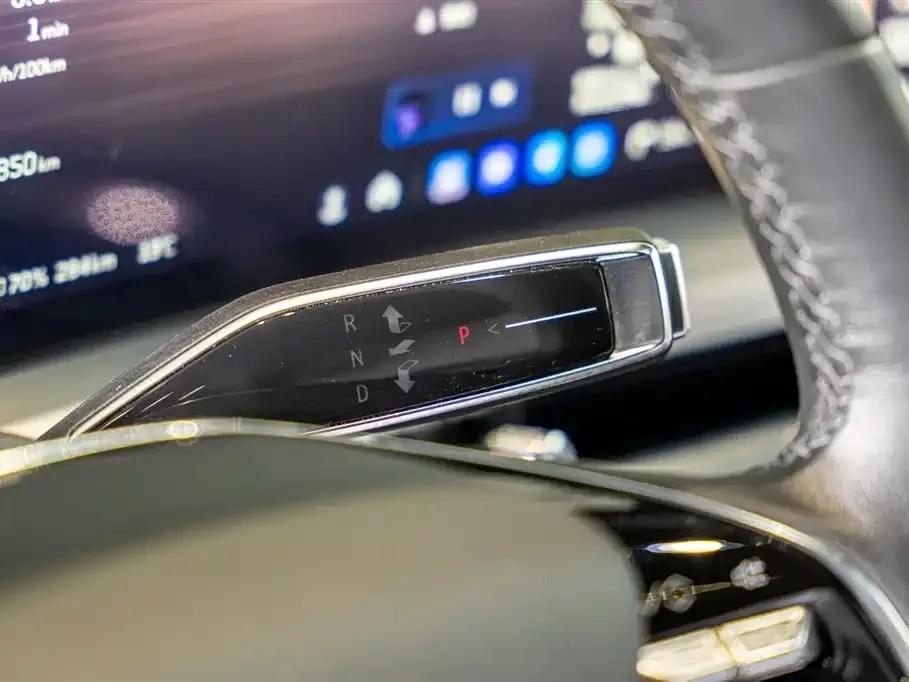 iQ Ruige 2024 Rear-Wheel Drive Standard Range Luxury Edition — миниатюра 15