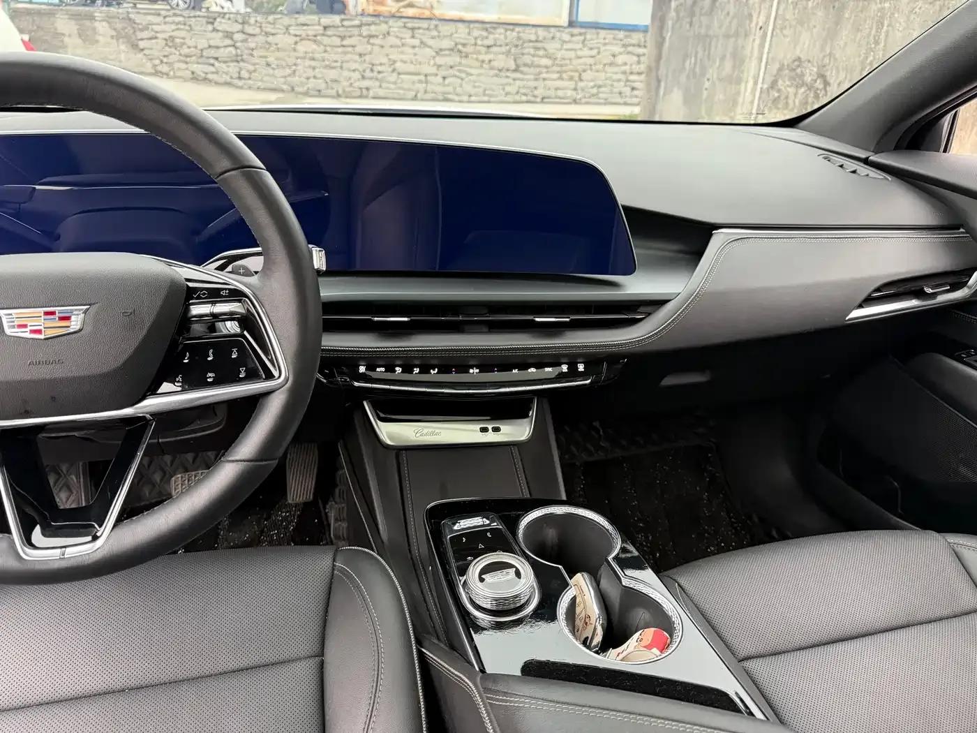 2023 Cadillac GT4 25T Luxury — миниатюра 11