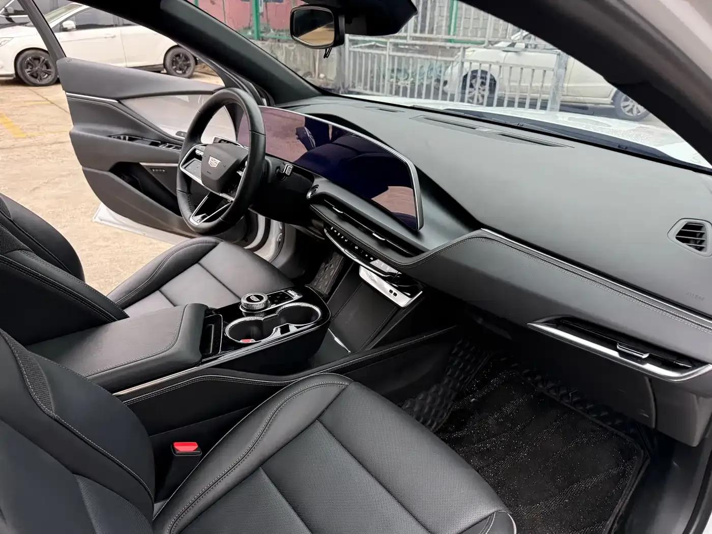 2023 Cadillac GT4 25T Luxury — миниатюра 13