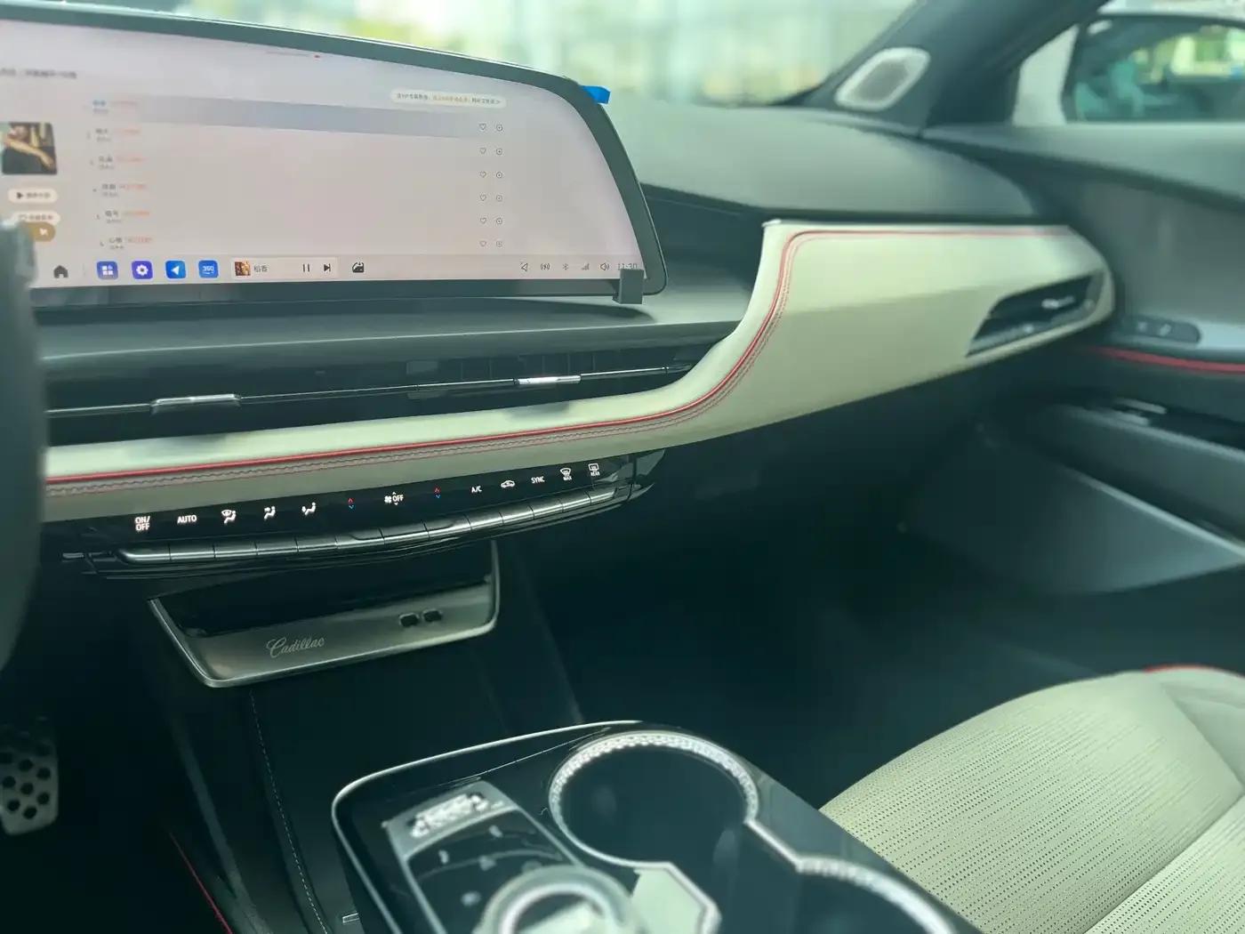 2023 Cadillac GT4 25T Premium — миниатюра 15