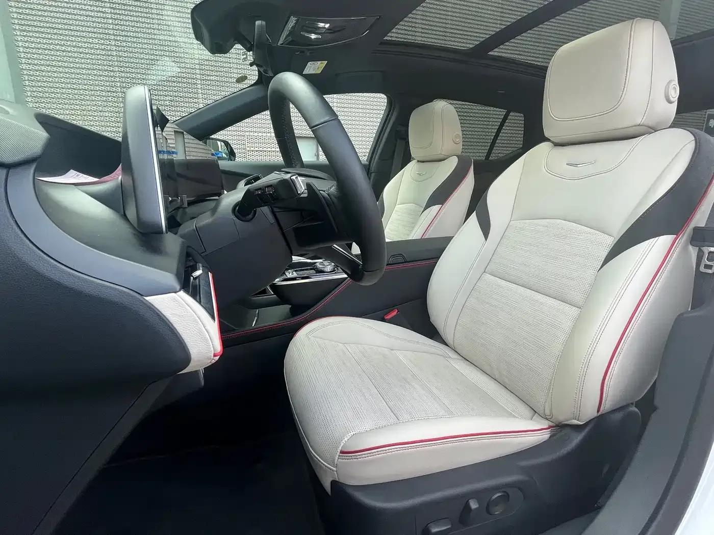 2023 Cadillac GT4 25T Premium — миниатюра 16